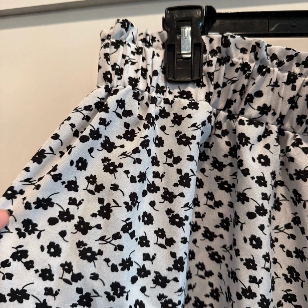 Black and White Floral Shorts - Picture 3 of 6